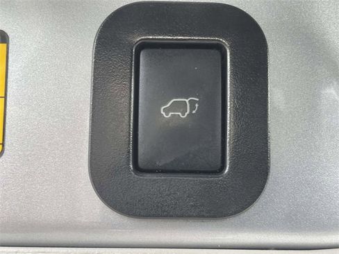 Used 2014 Toyota Sienna XLE image 24