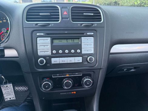 Used 2010 Volkswagen Golf 4-Door image 29