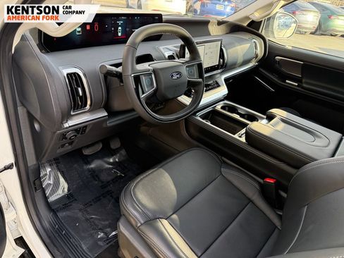 Used 2025 Ford Expedition Max Platinum w/ Driver's Package image 34