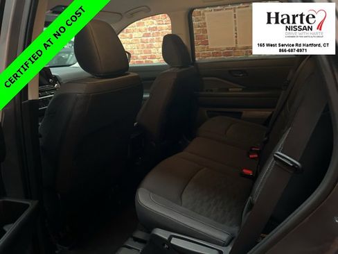 Used 2024 Nissan Pathfinder SV image 12