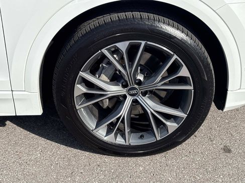 Used 2021 Audi Q8 Premium image 10