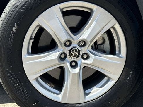 Used 2023 Toyota Highlander LE FWD image 10
