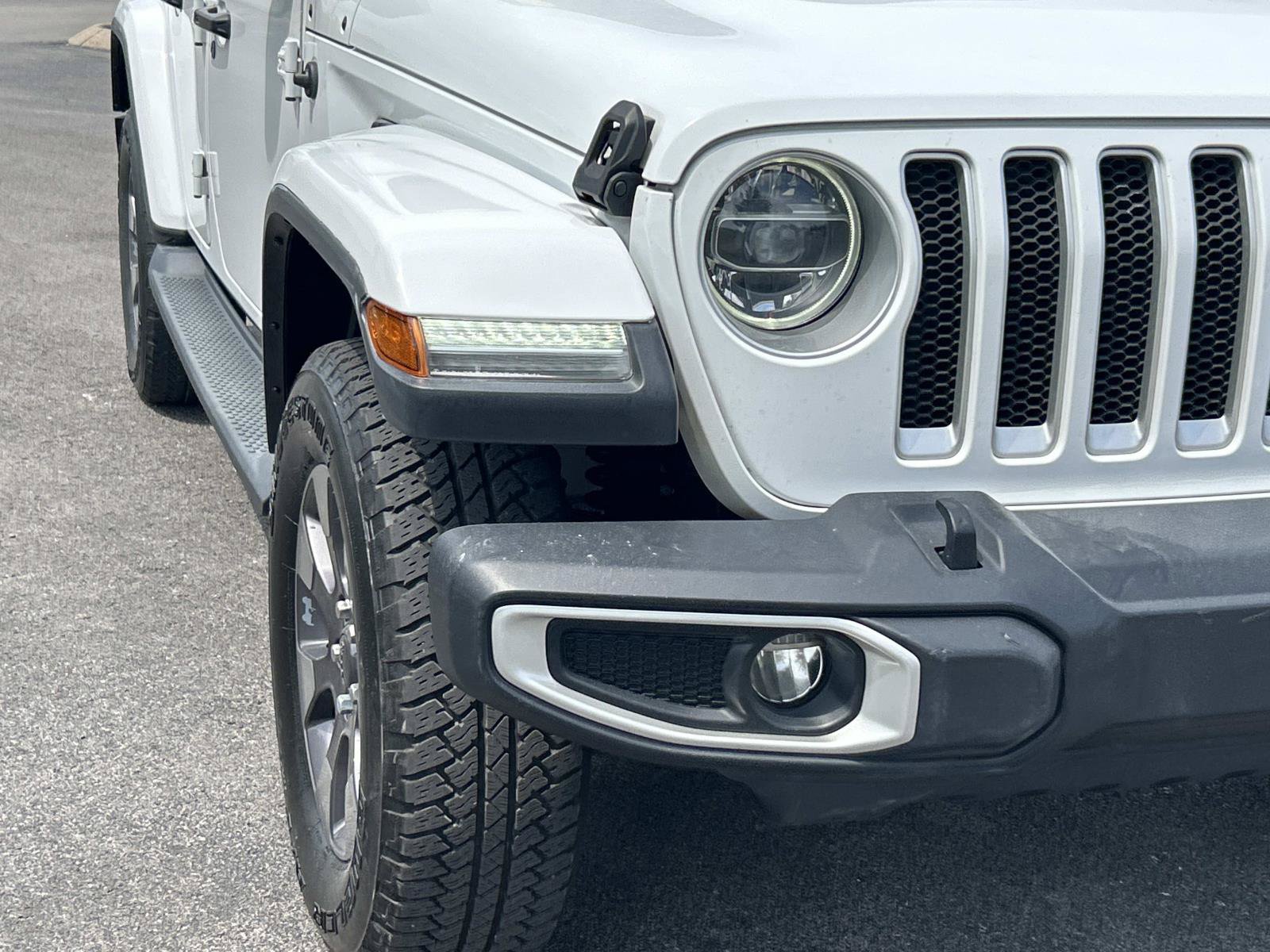 Used 2019 Jeep Wrangler Unlimited Sahara AWD/4WD image 13