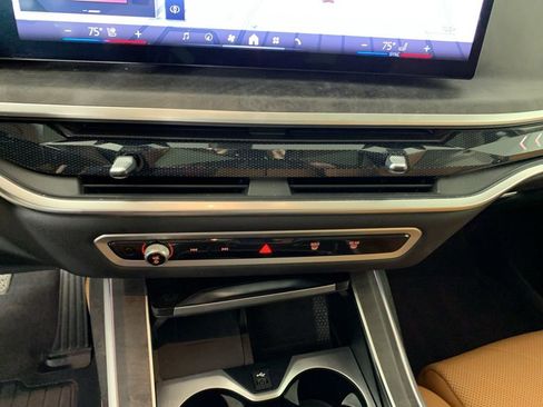 Used 2024 BMW X7 xDrive40i w/ Premium Package image 29