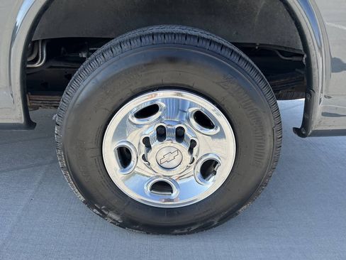 Used 2017 Chevrolet Express 3500 LT w/ LT Preferred Equipment Group RWD image 25