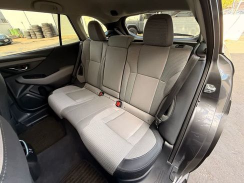 Used 2025 Subaru Outback Premium AWD/4WD image 13