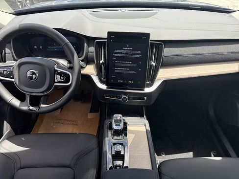 New 2026 Volvo XC90 B5 Core image 9