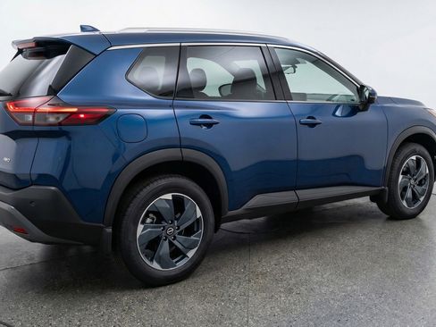 Used 2025 Nissan Rogue SV AWD/4WD image 9