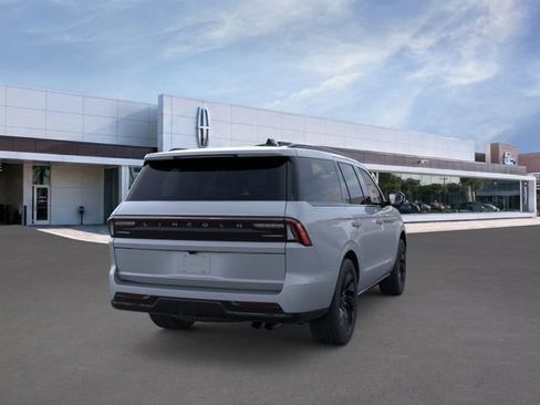 New 2026 Lincoln Navigator Reserve w/ Jet Appearance Package AWD/4WD image 8