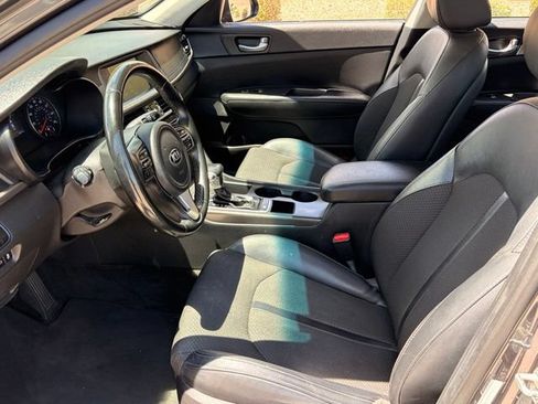 Used 2018 Kia Optima S FWD image 9
