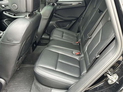 Used 2025 Porsche Macan image 12