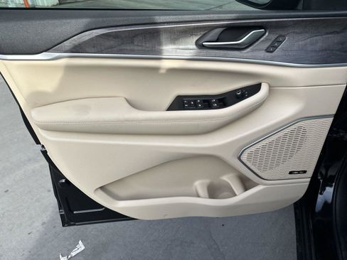 New 2024 Jeep Grand Cherokee Limited 4xe AWD/4WD image 8