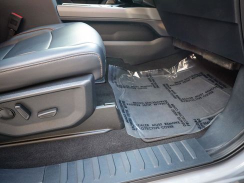 Used 2025 Ford F350 Lariat image 25