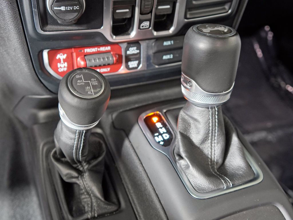 Used 2025 Jeep Wrangler Unlimited Rubicon AWD/4WD image 32