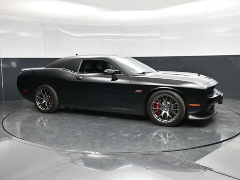 Used 2016 Dodge Challenger SRT w/ Technology Group RWD image 5