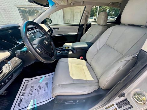 Used 2014 Toyota Avalon Limited w/ Technology Package FWD image 13