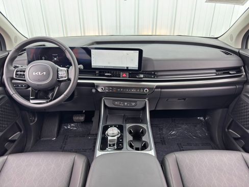 Used 2025 Kia Carnival SX w/ SX Dark Edition Package image 13