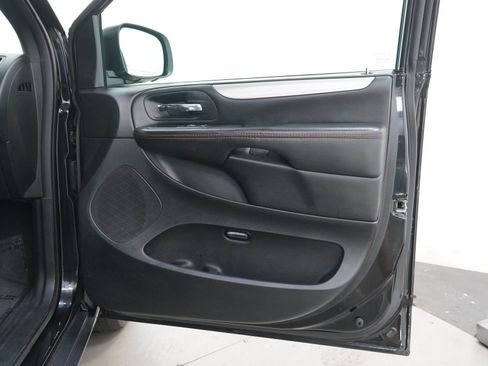 Used 2016 Dodge Grand Caravan R/T FWD image 9