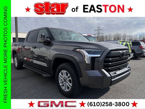Used 2022 Toyota Tundra SR5 w/ SR5 Convenience Package image 1