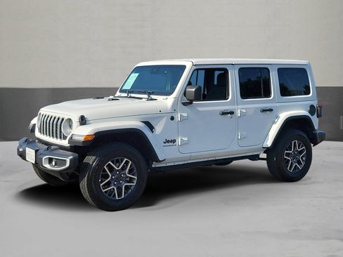 Used 2025 Jeep Wrangler Unlimited Sahara AWD/4WD image 1