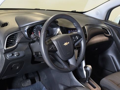 Used 2020 Chevrolet Trax LT FWD image 5