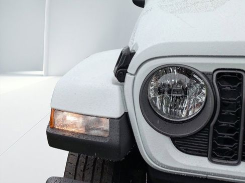 New 2025 Jeep Gladiator Sport image 8