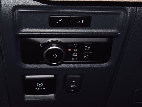 Used 2022 Ford Expedition Max Limited image 32