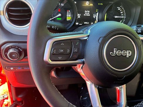 Certified 2025 Jeep Wrangler Unlimited Sahara AWD/4WD image 18