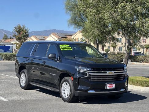 Used 2022 Chevrolet Suburban LT AWD/4WD image 3