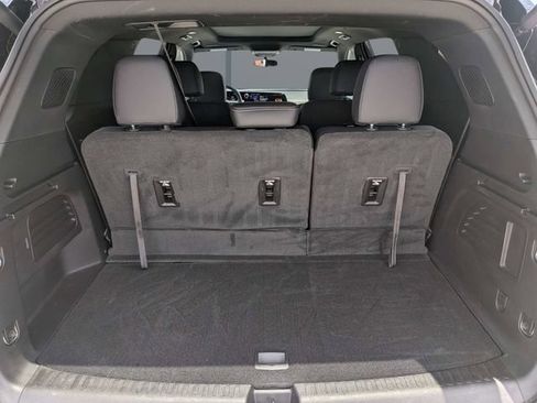 Used 2026 Chevrolet Traverse LT w/ Sun and Wheel Package FWD image 13