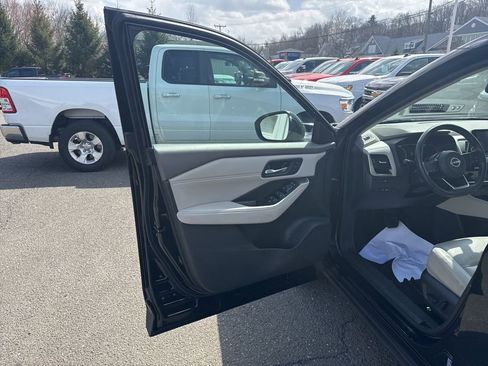 Used 2023 Nissan Rogue SL image 6