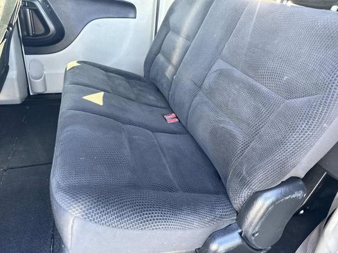 Used 2019 Dodge Grand Caravan SE w/ UConnect Hands-Free Group image 13