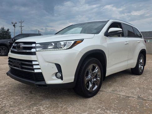 Used 2017 Toyota Highlander Limited Platinum AWD/4WD image 2
