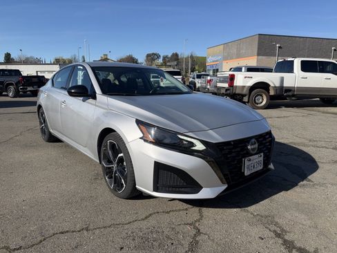 Used 2024 Nissan Altima 2.5 SR image 7