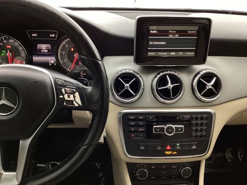 Used 2015 Mercedes-Benz GLA 250 4MATIC image 32
