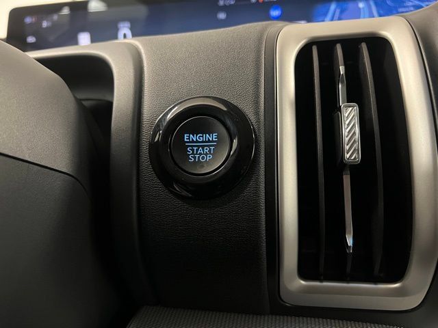 Used 2025 Ford Expedition Active AWD/4WD image 32