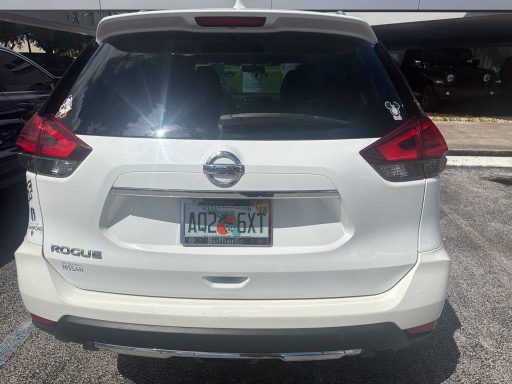 Used 2017 Nissan Rogue S w/ S Appearance Package FWD image 6
