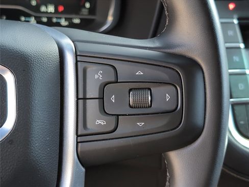 Used 2024 GMC Yukon XL SLT image 18