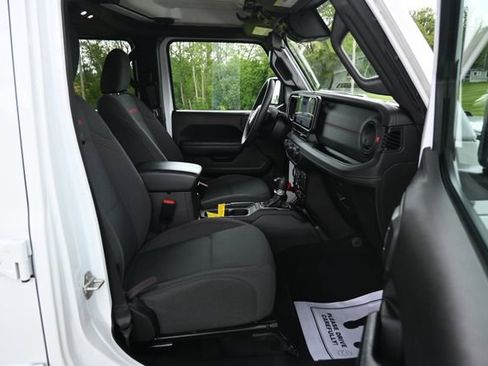 Used 2024 Jeep Wrangler Unlimited Rubicon AWD/4WD image 19