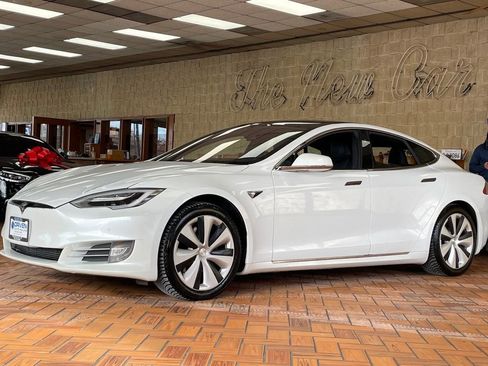 Used 2020 Tesla Model S Long Range Plus image 4