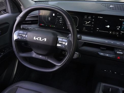 Used 2024 Kia EV9 Light Long Range RWD image 40