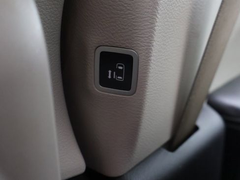 Used 2022 Chrysler Pacifica Touring-L image 50