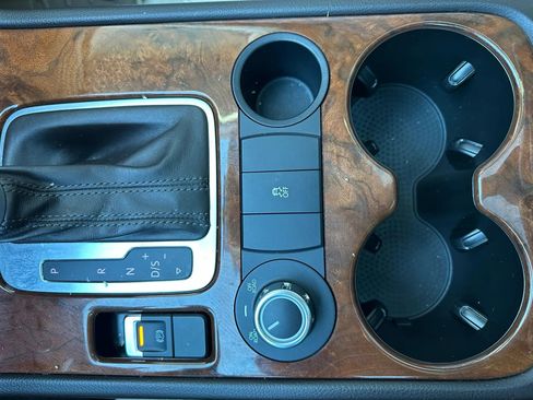 Used 2013 Volkswagen Touareg Sport image 22