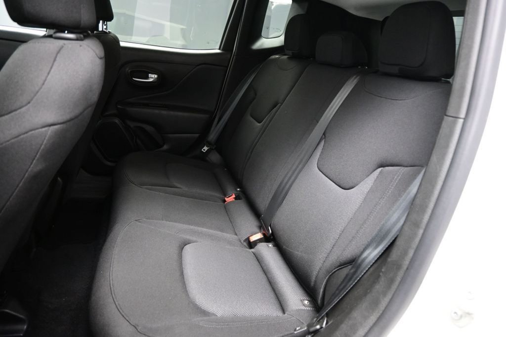 Used 2023 Jeep Renegade Latitude AWD/4WD image 36