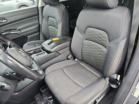 Used 2022 Nissan Pathfinder SV image 19