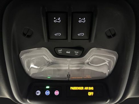 Used 2024 GMC Canyon Denali image 29