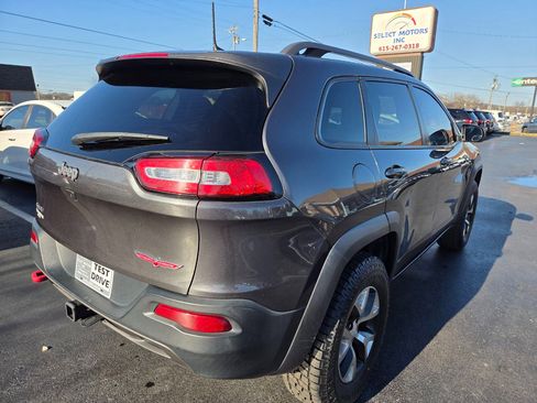 Used 2016 Jeep Cherokee Trailhawk w/ Cold Weather Group image 5