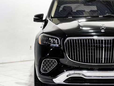 Used 2024 Mercedes-Benz Maybach GLS 600 4MATIC image 43