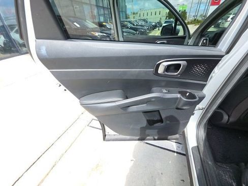 Used 2022 Kia Sorento LX image 23