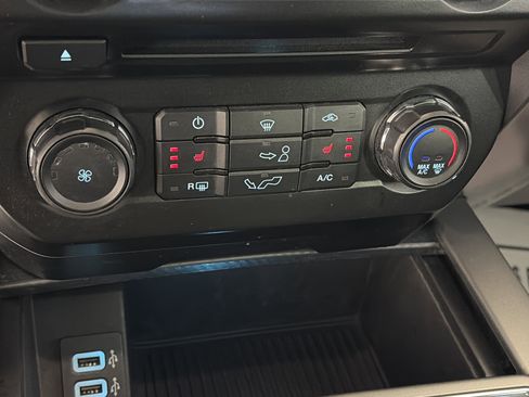 Used 2018 Ford F150 XLT w/ Equipment Group 302A Luxury image 25